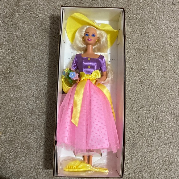 1995 Avon Spring Blossom Barbie - Picture 2 of 8